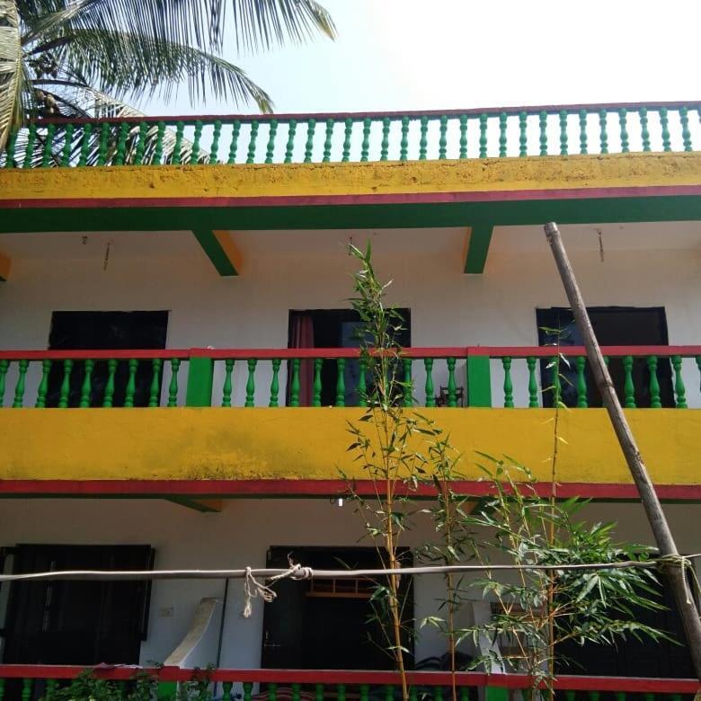 Rasta Mansion - Beach Hostel And Rooms Arambol Exterior photo