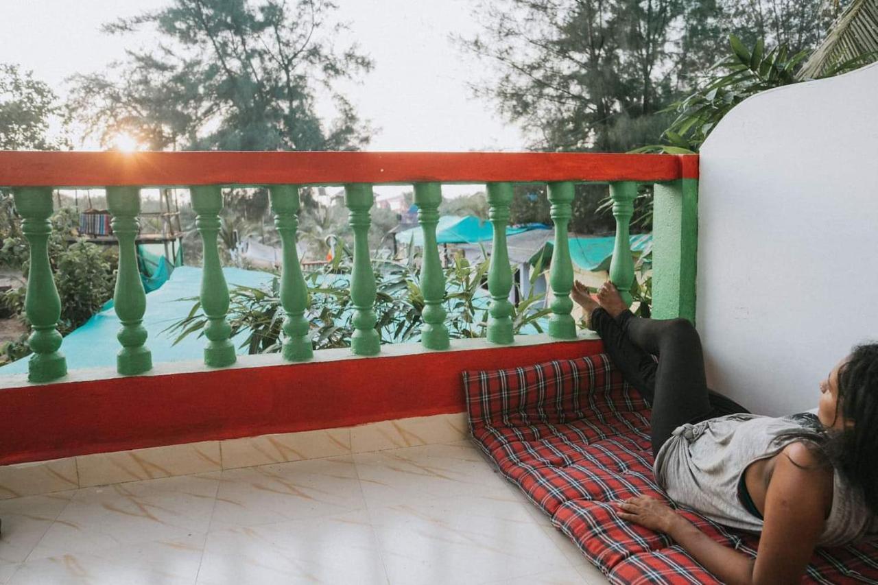 Rasta Mansion - Beach Hostel And Rooms Arambol Exterior photo
