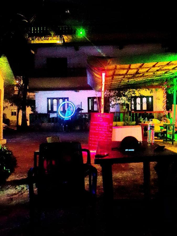 Rasta Mansion - Beach Hostel And Rooms Arambol Exterior photo