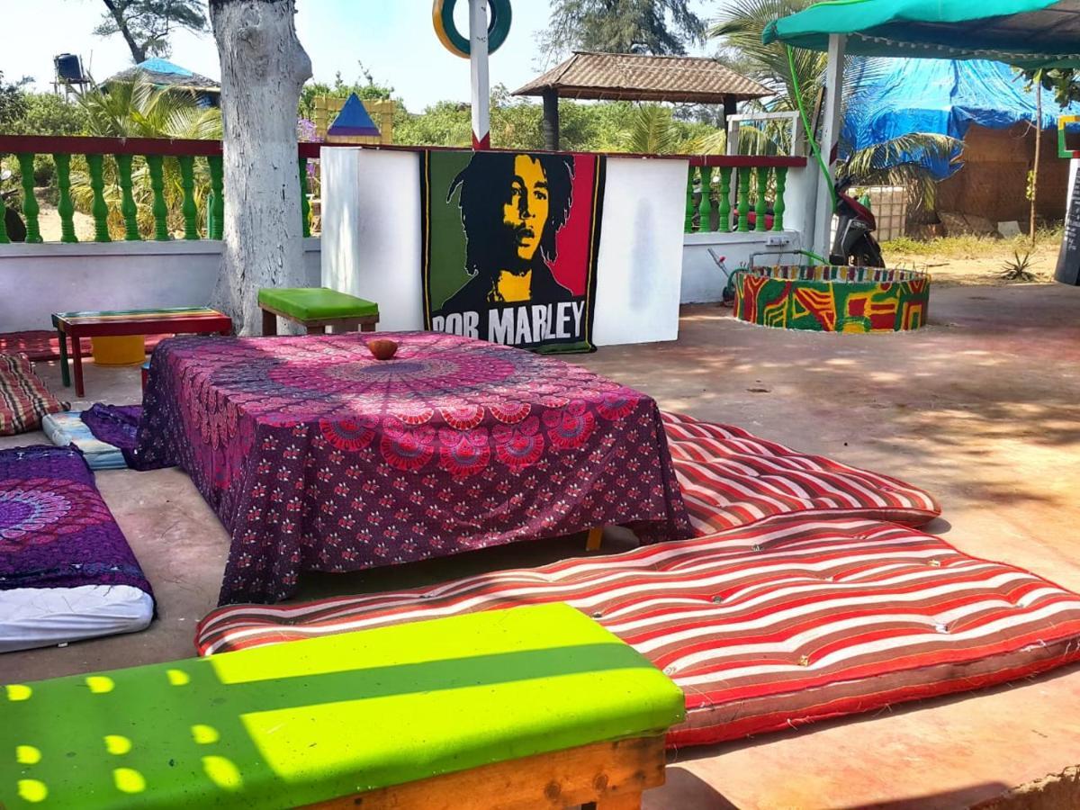 Rasta Mansion - Beach Hostel And Rooms Arambol Exterior photo