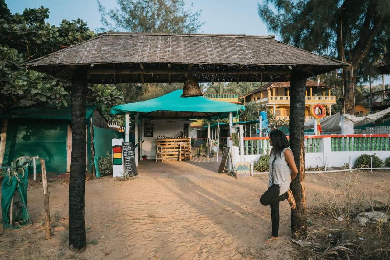 Rasta Mansion - Beach Hostel And Rooms Arambol Exterior photo
